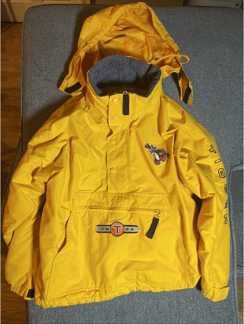 Vintage 90's Disney Store TIGGER Parka Embroidery Yellow w/Hood Size Small